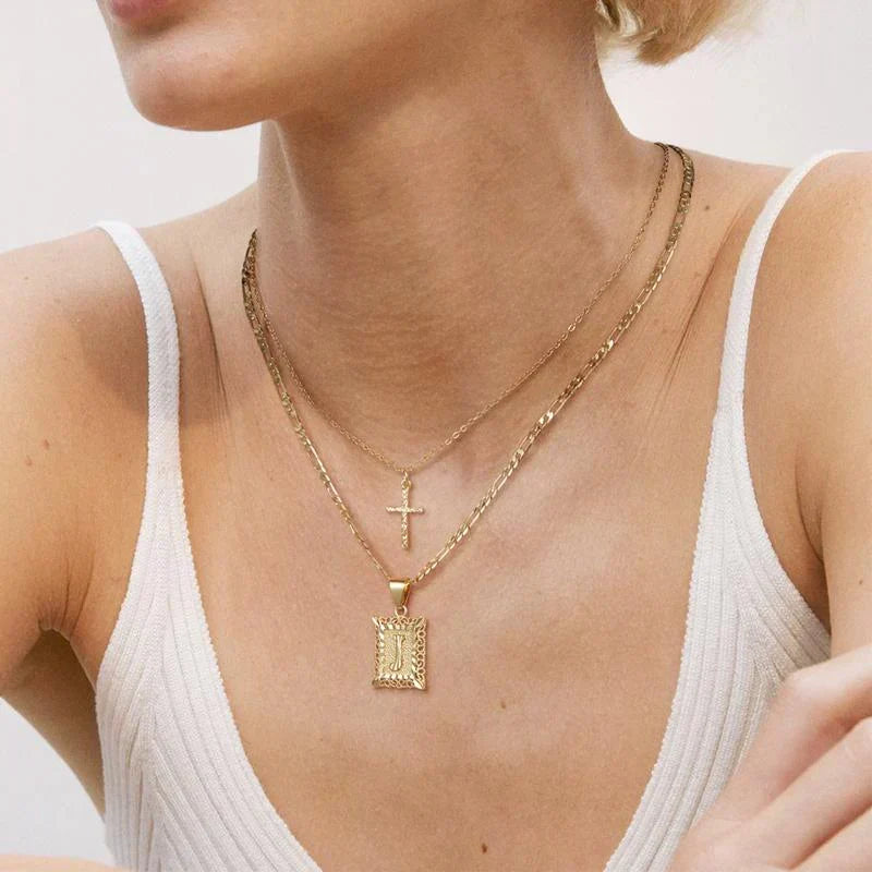 Set de Collar con Inicial y Cruz | Oro