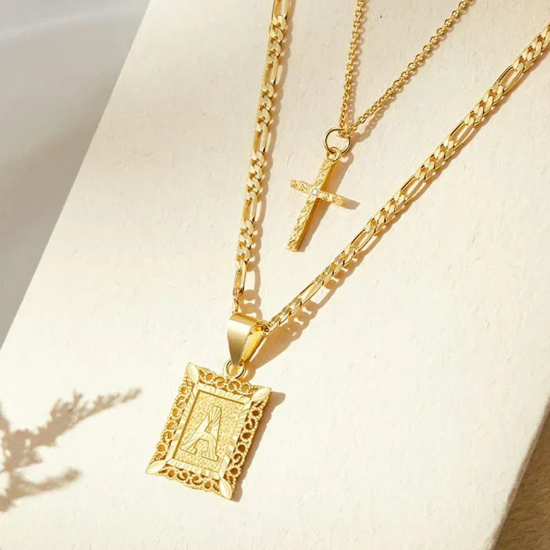 Set de Collar con Inicial y Cruz | Oro