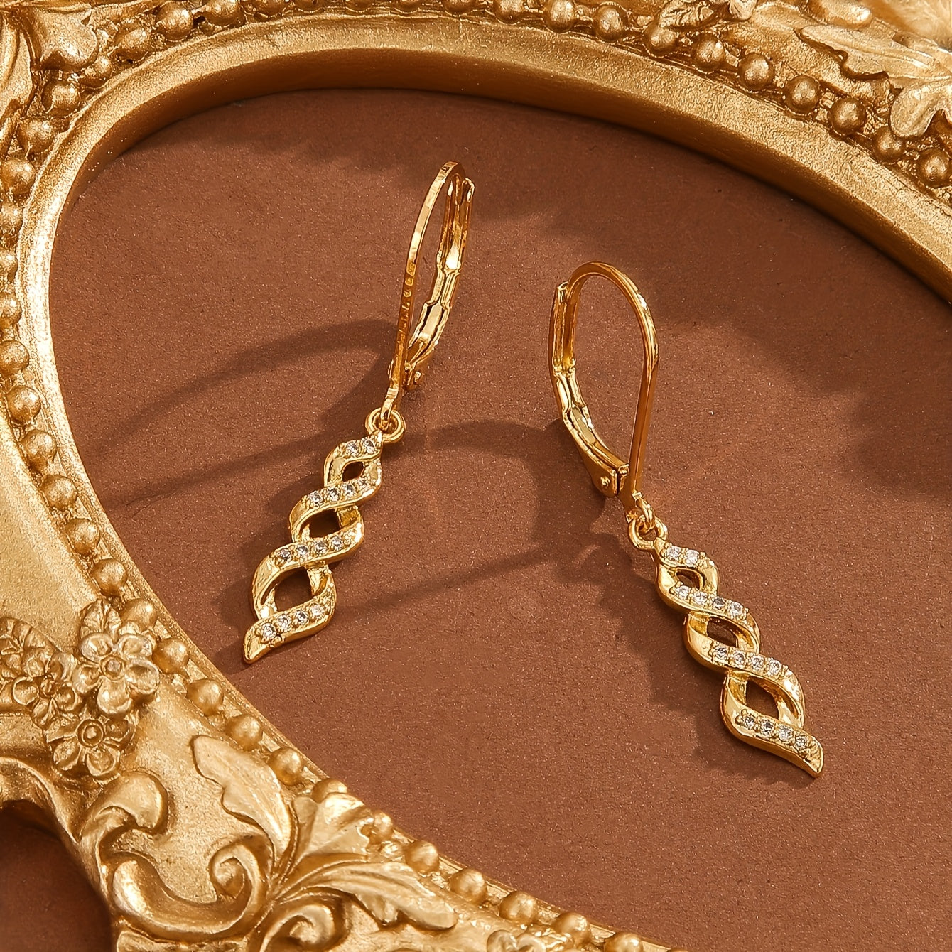 Aretes Ava Trenzados con Brillo | Oro