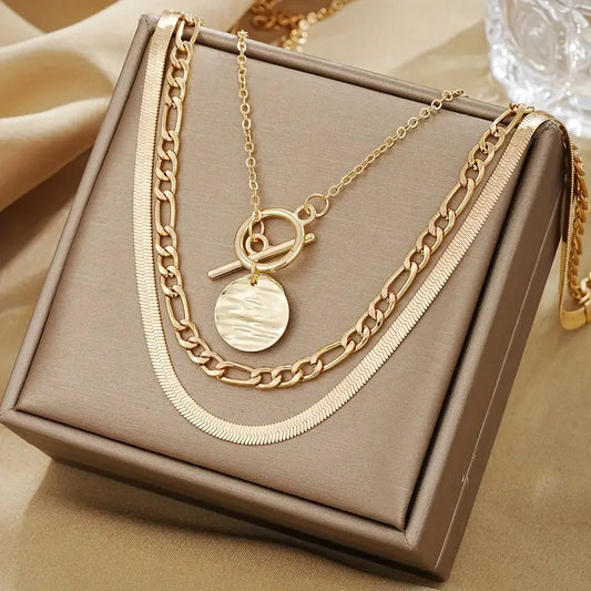Collar en Capas con Moneda Texturizada Savira | Oro