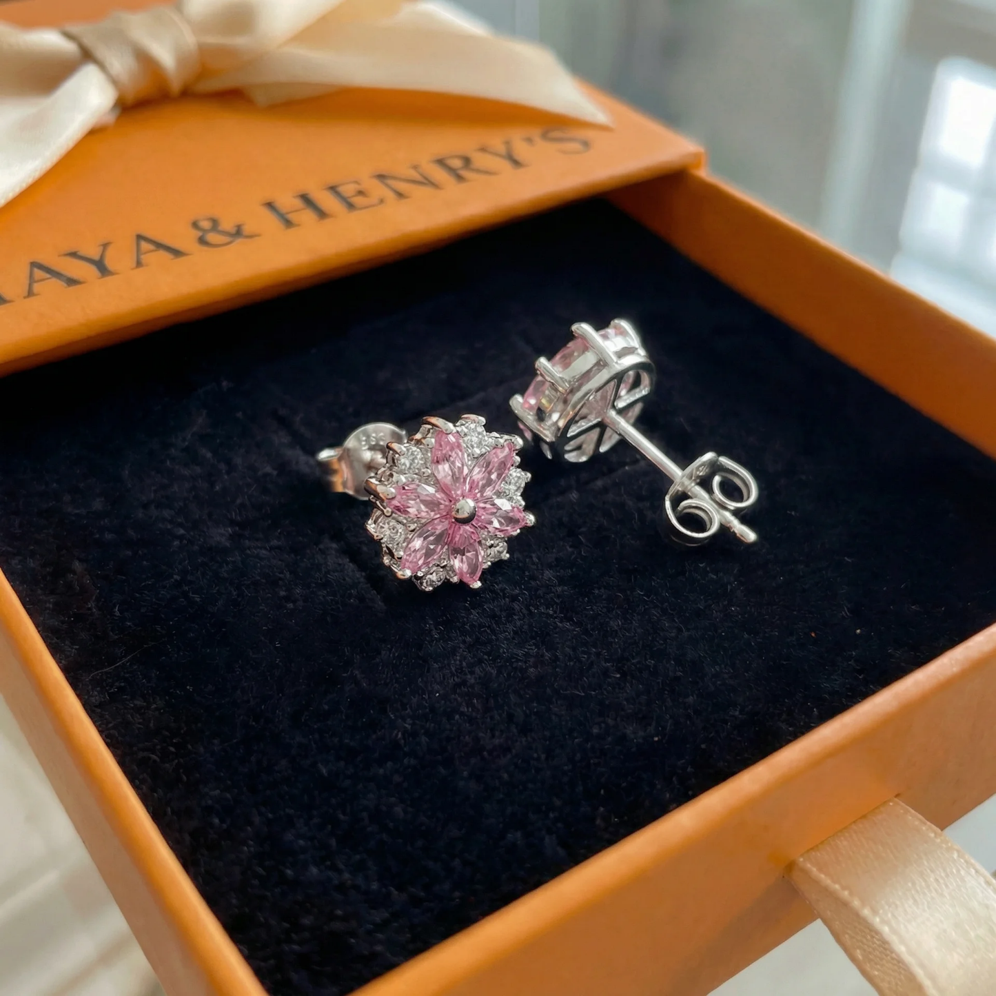 Aretes en Flor Cherry | Oro blanco