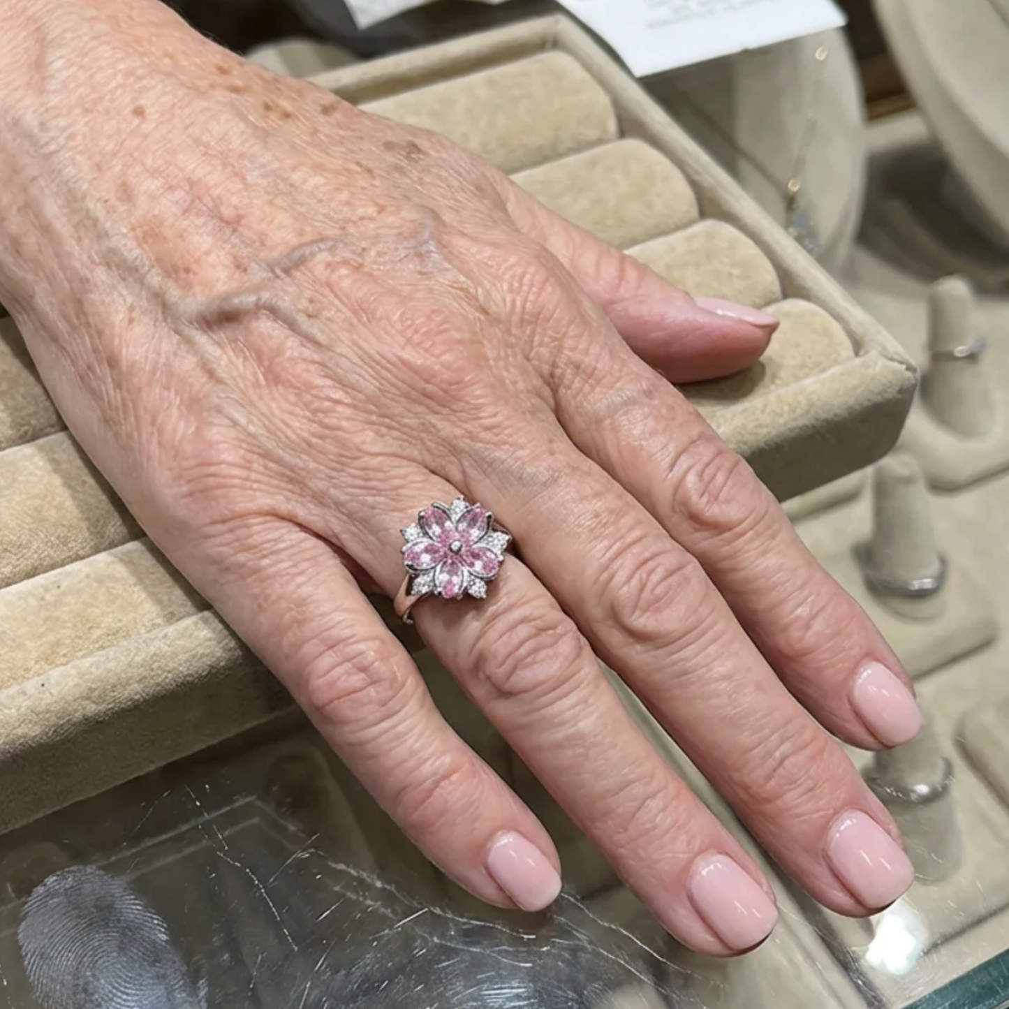 Anillo en Flor Cherry | Oro blanco