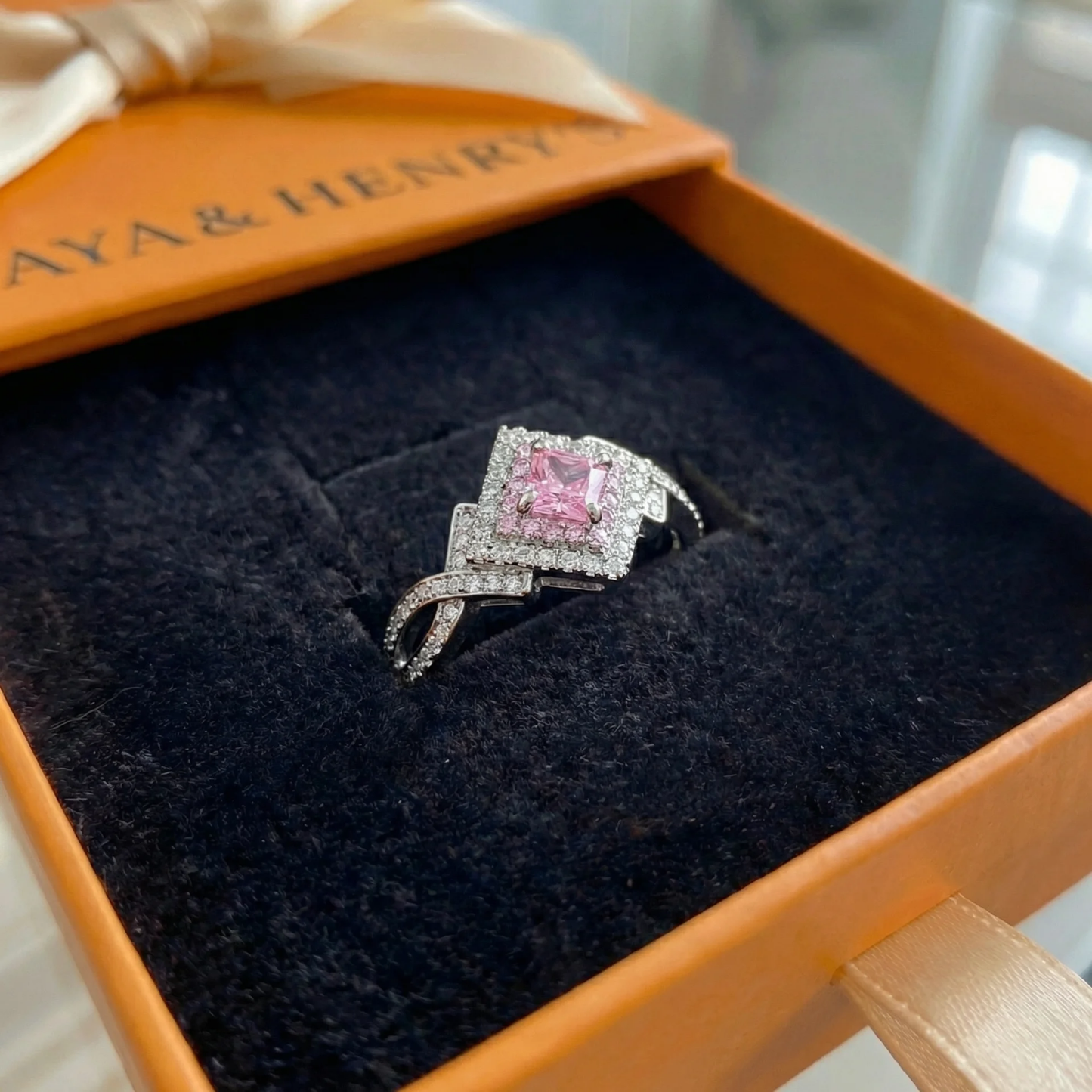Anillo Pavé Cuadrado Couture | Oro blanco