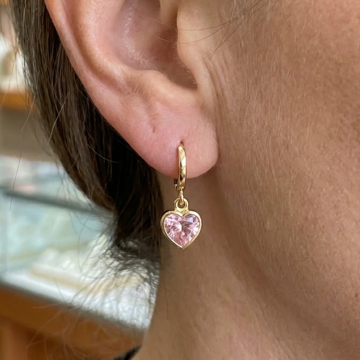Aretes Colgantes con Dije Cupid | Oro