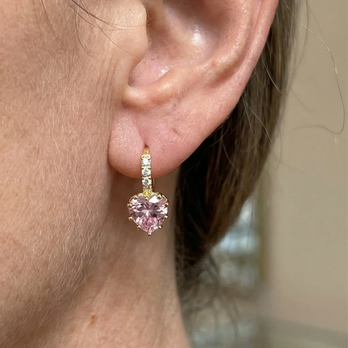 Aretes Huggie Brillo Cupid | Oro