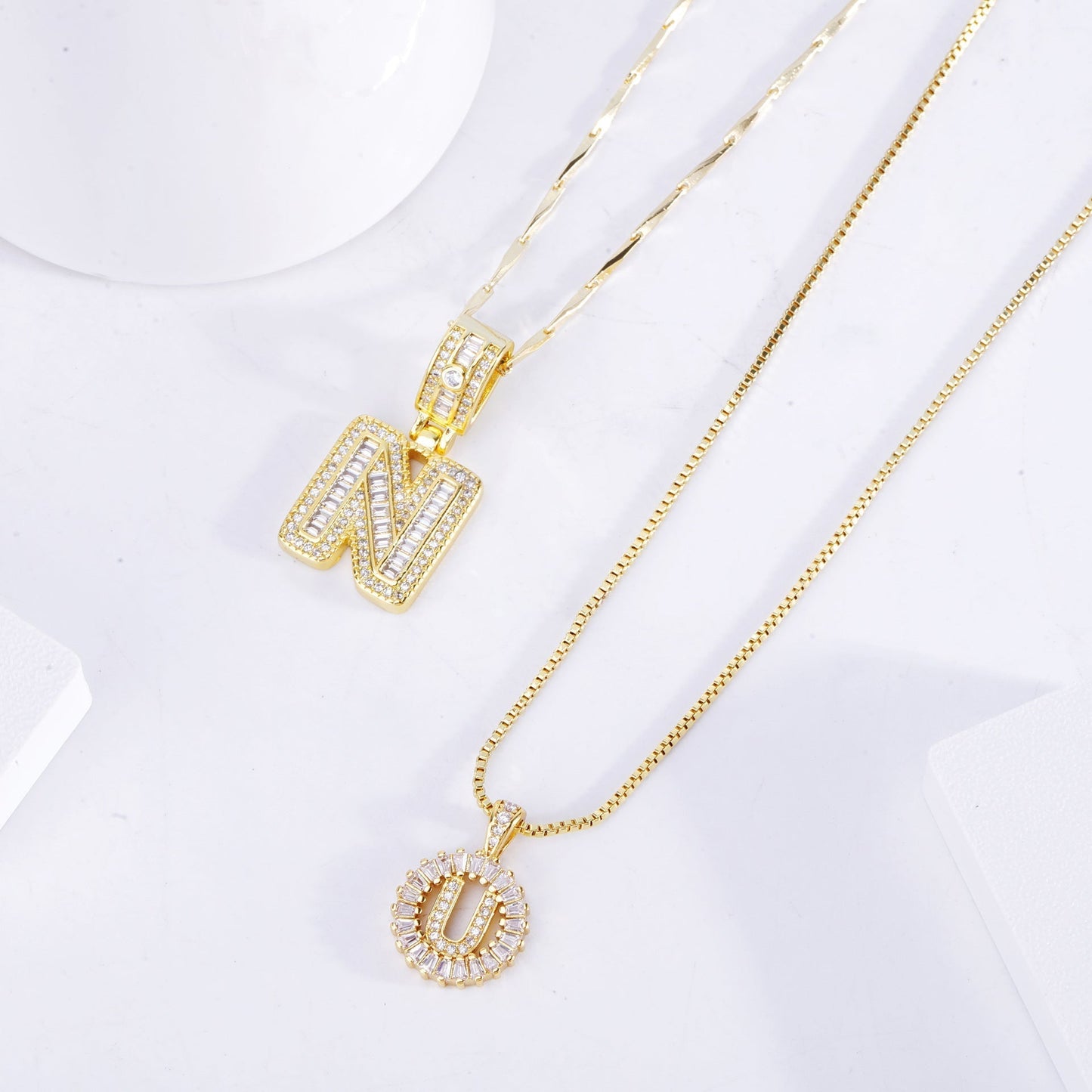 Set de Collar con Inicial Pavé | Oro blanco