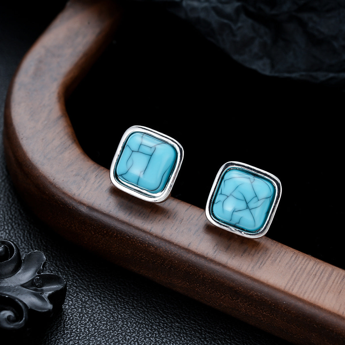 Aretes de Botón Cuadrados de Turquesa | Oro blanco