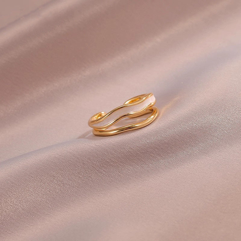 Anillo en Capas de Onda Sahira | Oro