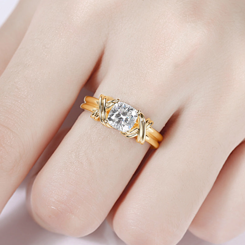 Anillo Llamativo de Banda Anudada | Oro