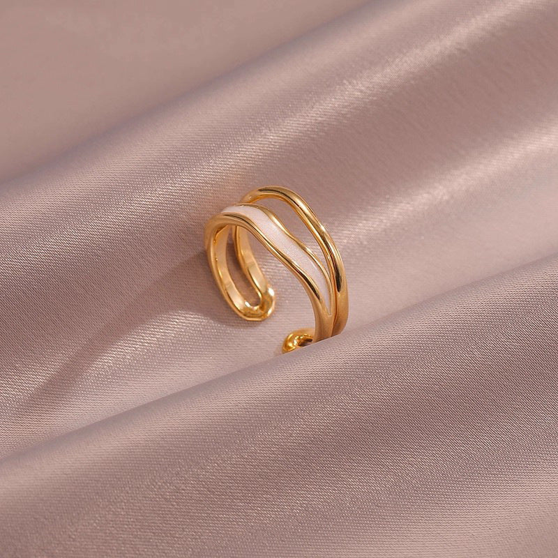 Anillo en Capas de Onda Sahira | Oro