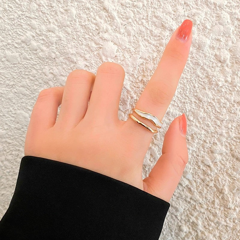 Anillo en Capas de Onda Sahira | Oro