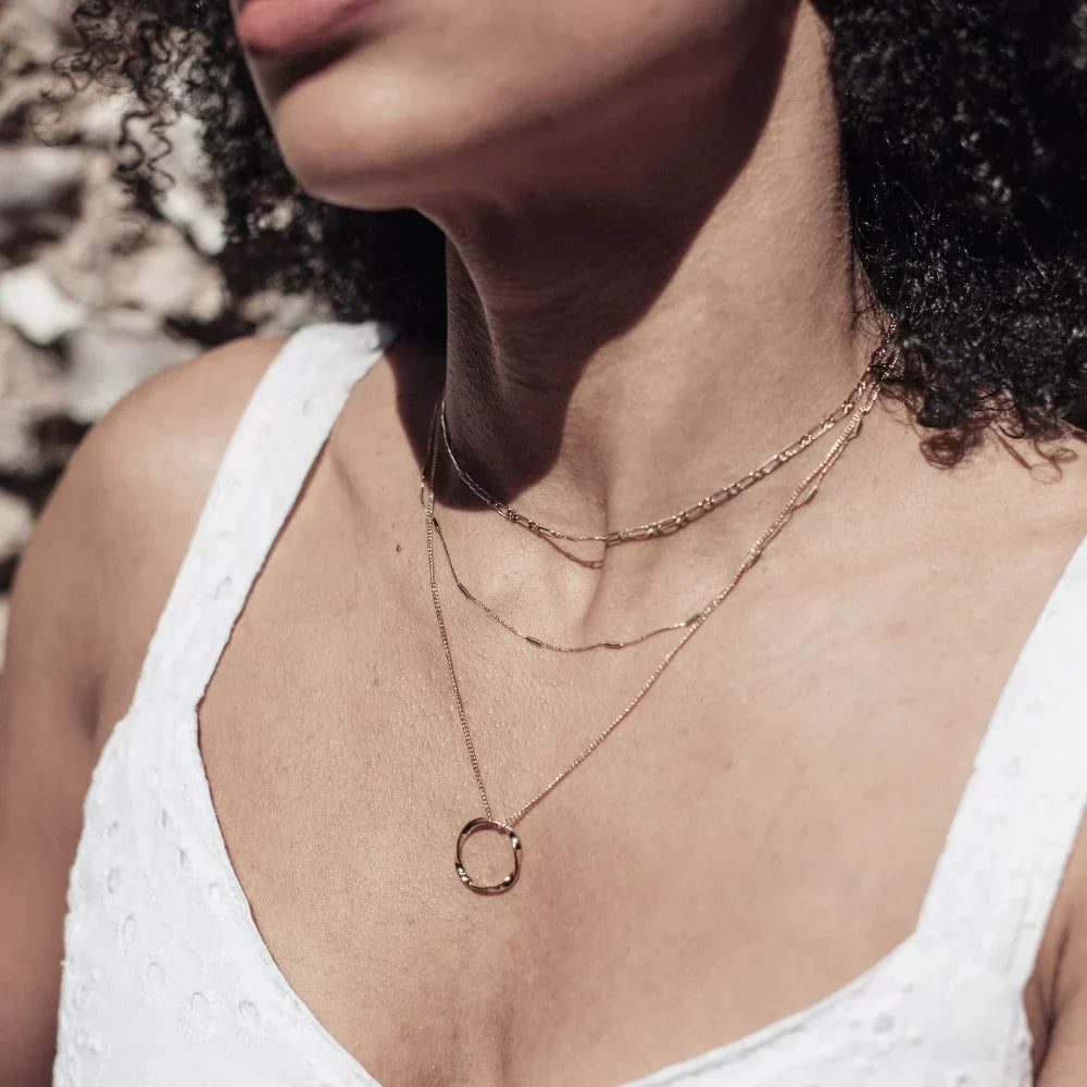 Collar de Tres Hileras con Círculo Abierto | Oro