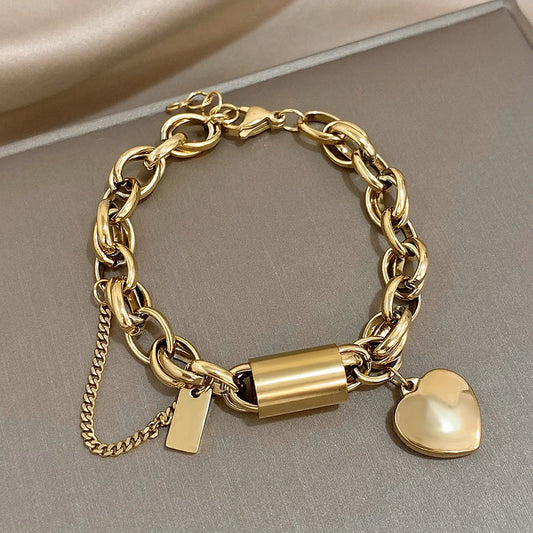 Pulsera Gruesa con Corazón | Oro