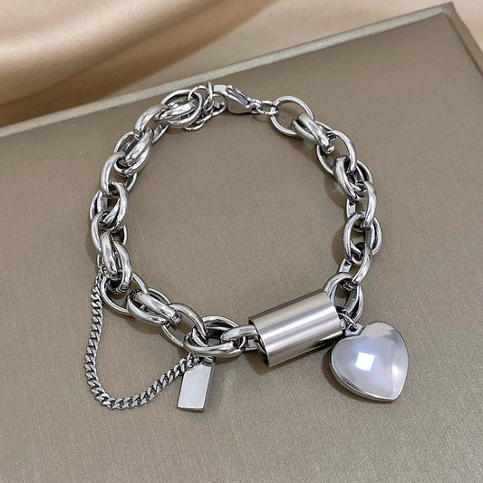 Pulsera Gruesa con Corazón | Oro blanco