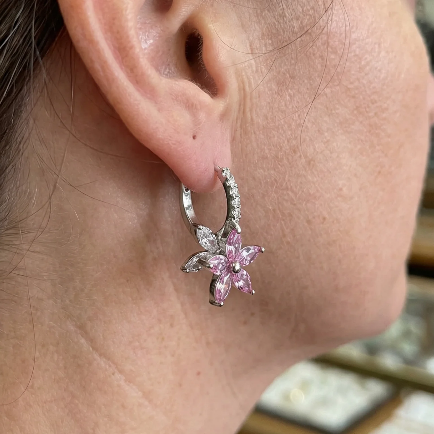 Aretes Rosa Thalia Petalburst | Oro blanco
