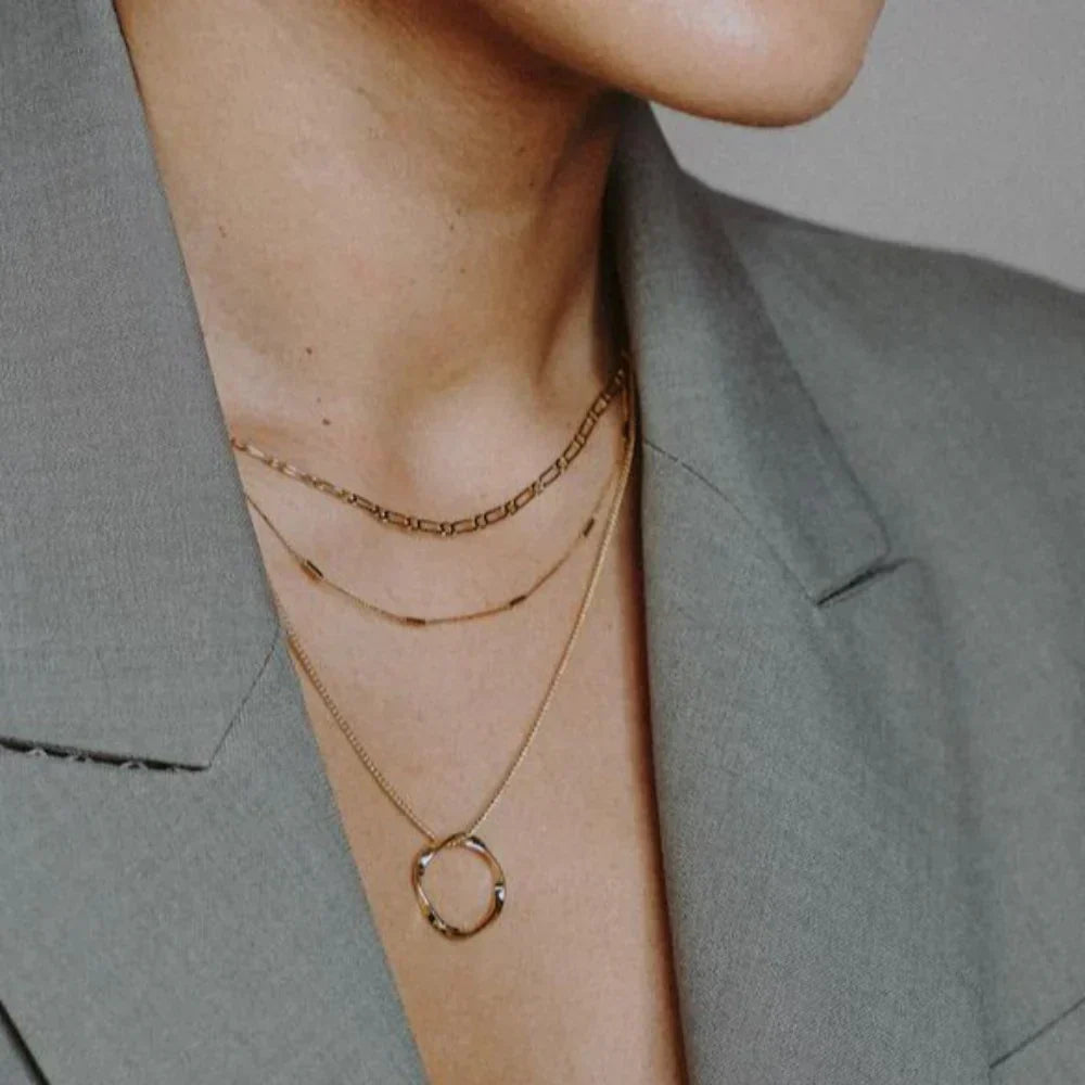 Collar de Tres Hileras con Círculo Abierto | Oro