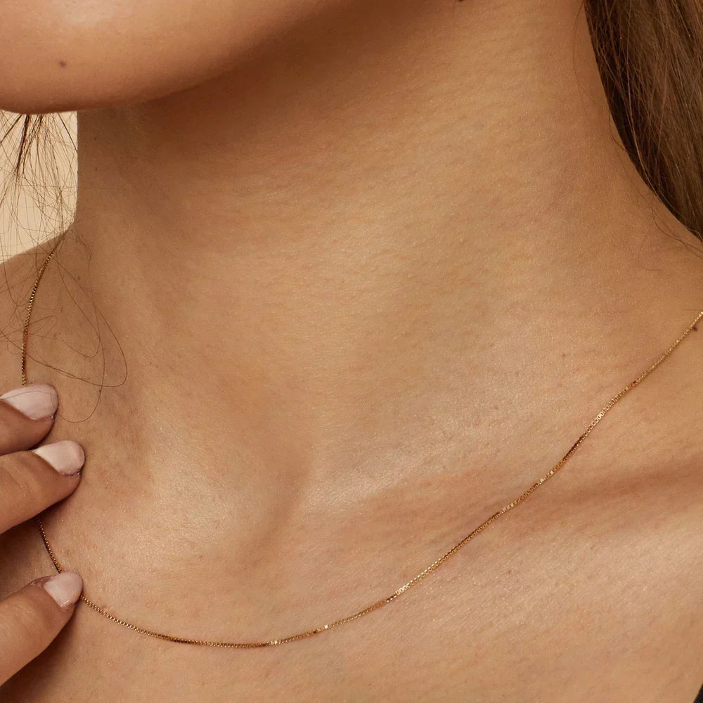 Collar Bodega Box | Oro blanco