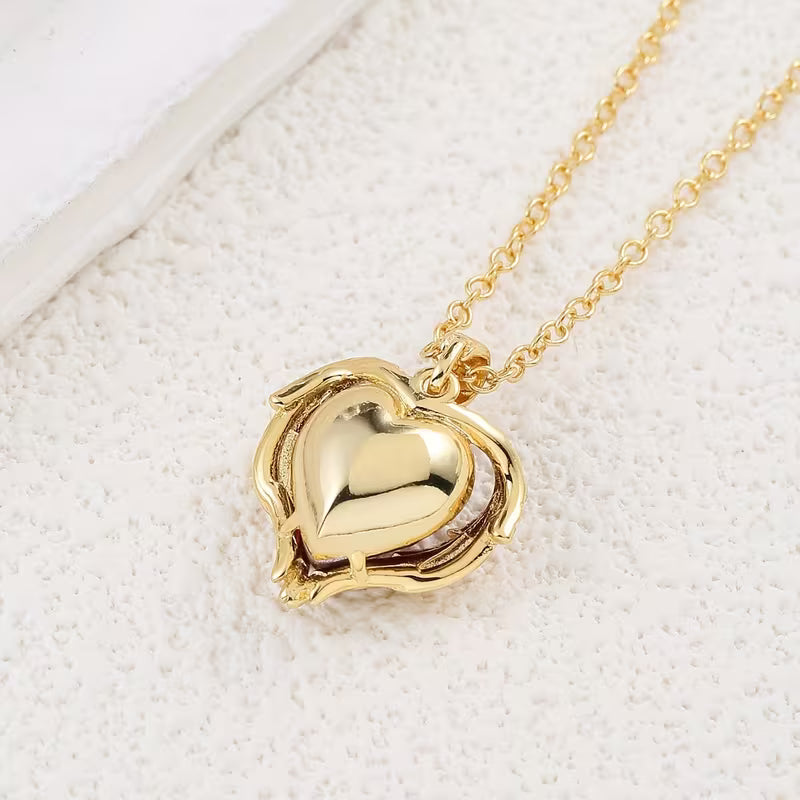 Collar de Ángel de Corazón Rubí Embrace | Oro