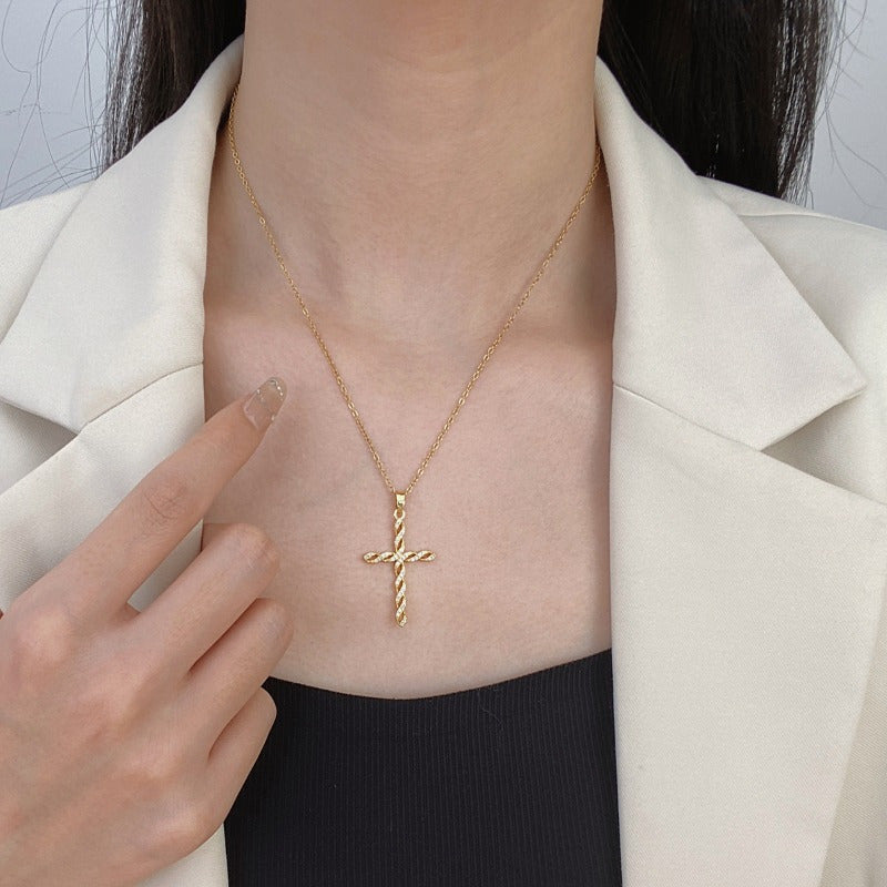 Collar de Cruz Trenzada con Cristal | Oro