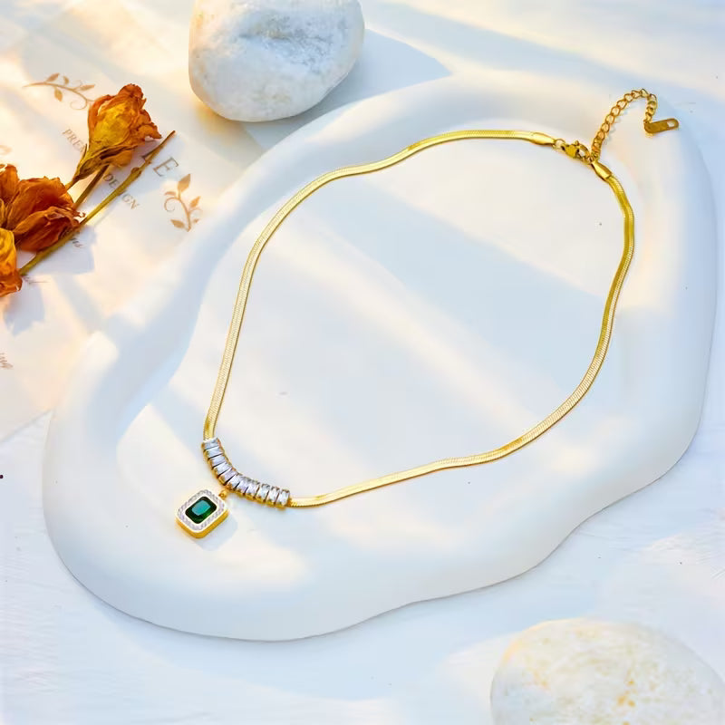 Collar Esmeralda Regalia Prism | Oro