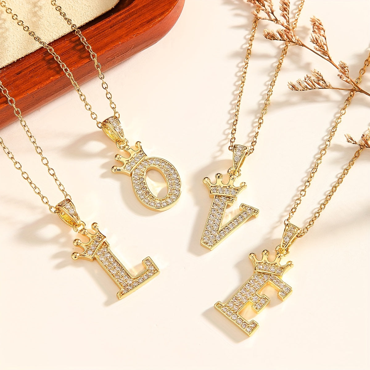 Collar con Inicial y Corona | Oro