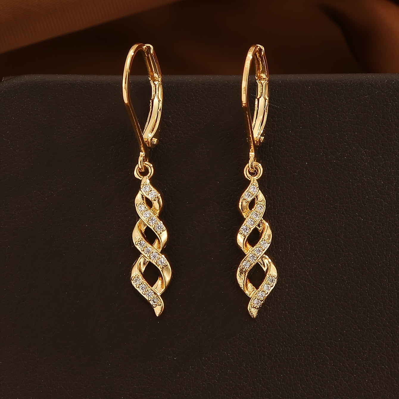 Aretes Ava Trenzados con Brillo | Oro